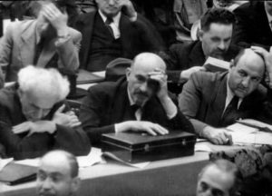 David Ben Gourion et 'haïm Weizmann consternés à l'annonce du livre blanc de 1939