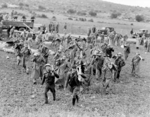 La montée vers le terrain où doit être fondé 'Hanita, le 21 mars 1938