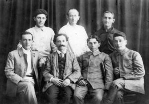 Dirigeants du Poalei Tison en 1919. Shmuel à droite