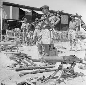 Cache d'armes découverte par les anglais dans le kibboutz Doroth (1945-47)